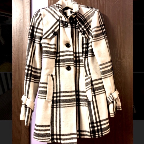 Charlotte Russe Jackets & Blazers - Plaid Charlotte Russe winter coat